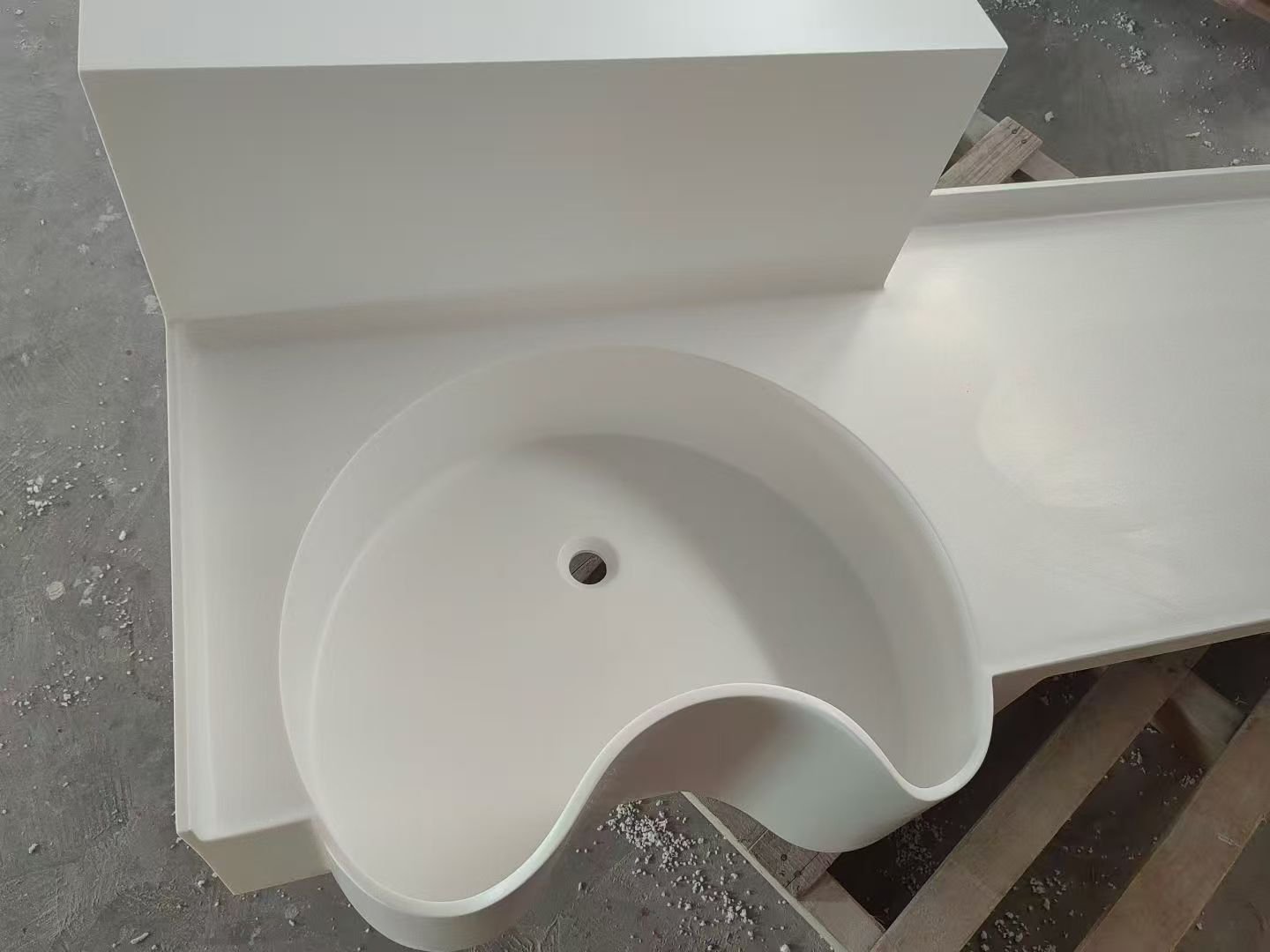 CUSTOM-MADE IRREGULAR-SHAPED WASHBASINS