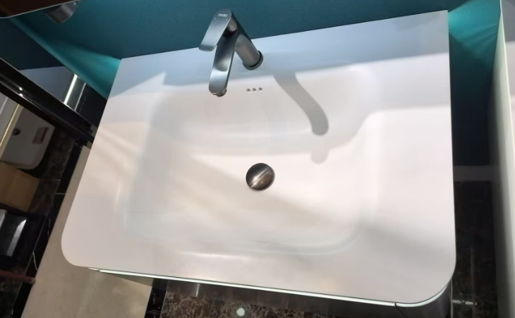 CUSTOM-MADE BATHROOM FIXTURES WITH HOT-PRESSED EDGES