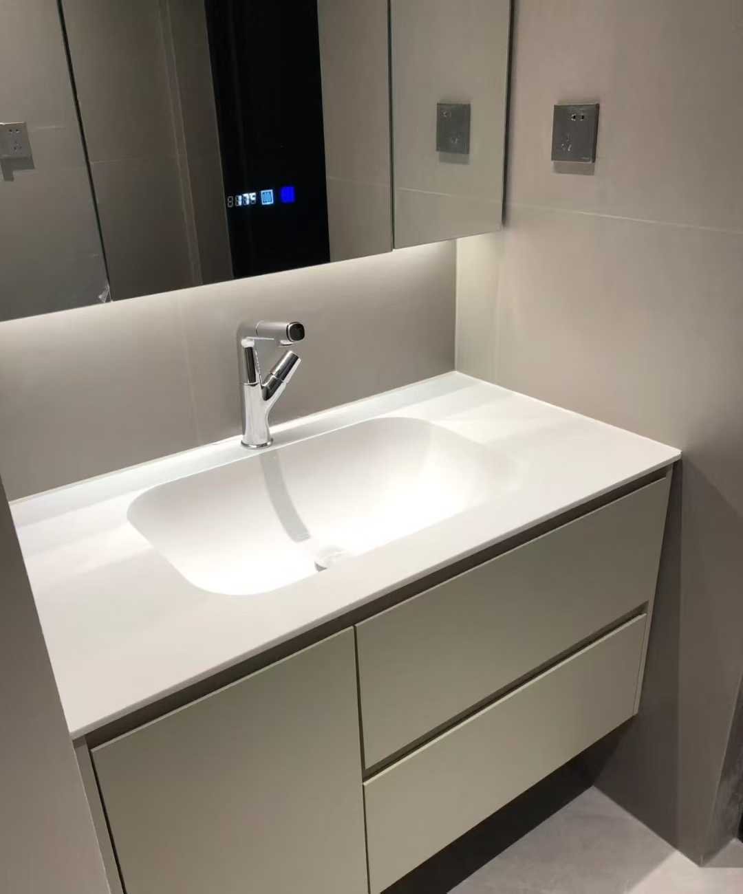 CUSTOM-MADE BATHROOM FIXTURES WITH HOT-PRESSED EDGES