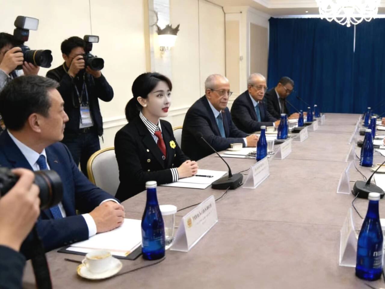 Luo Qing Holds Business Discussion With International Partners at 138th Canton Fair 2025